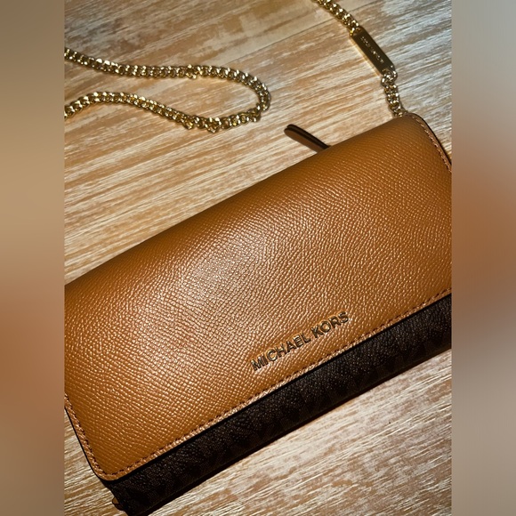 Michael Kors Wallet - Picture 3 of 6